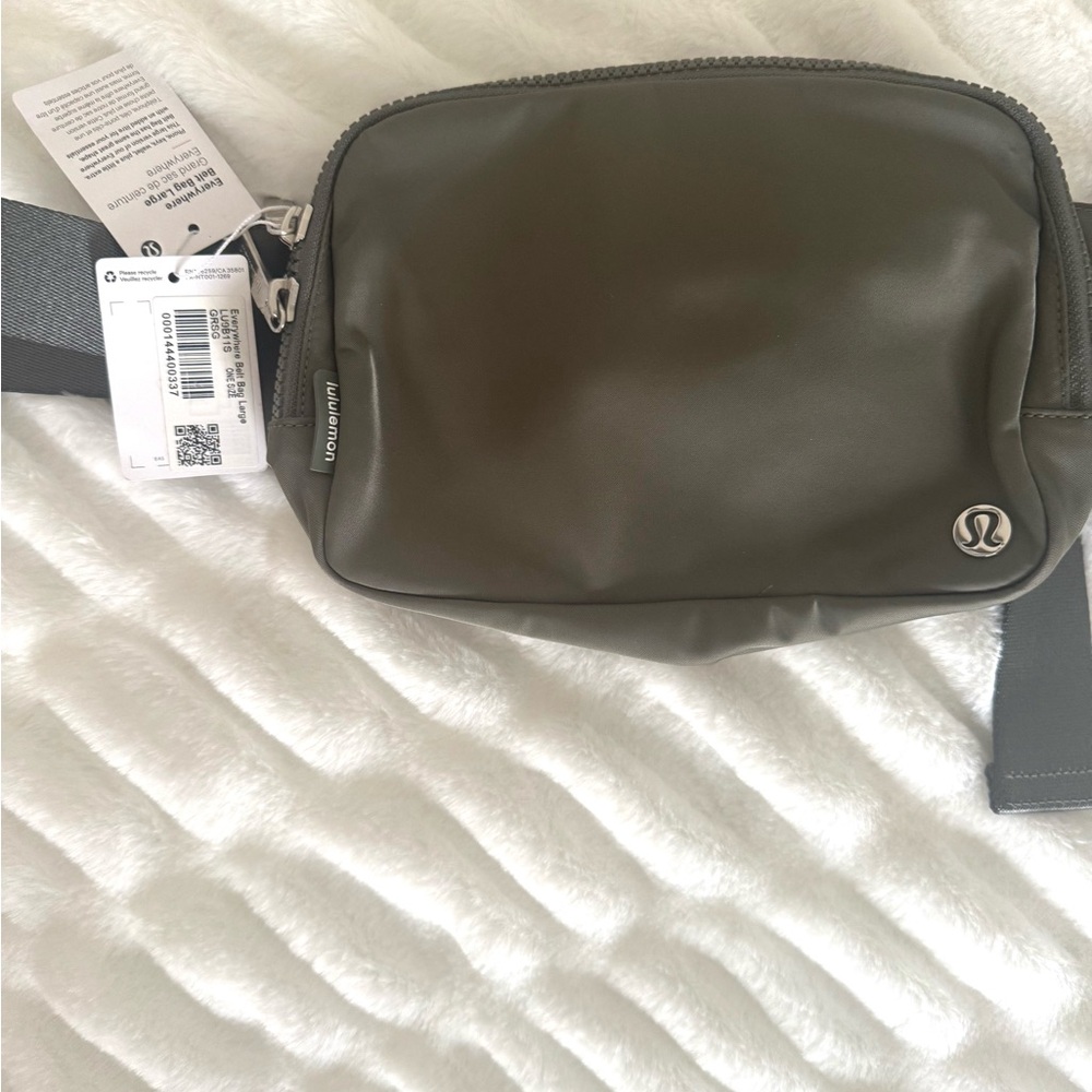 Lululemon athletica Olive Green Bag - Picture 5 of 12